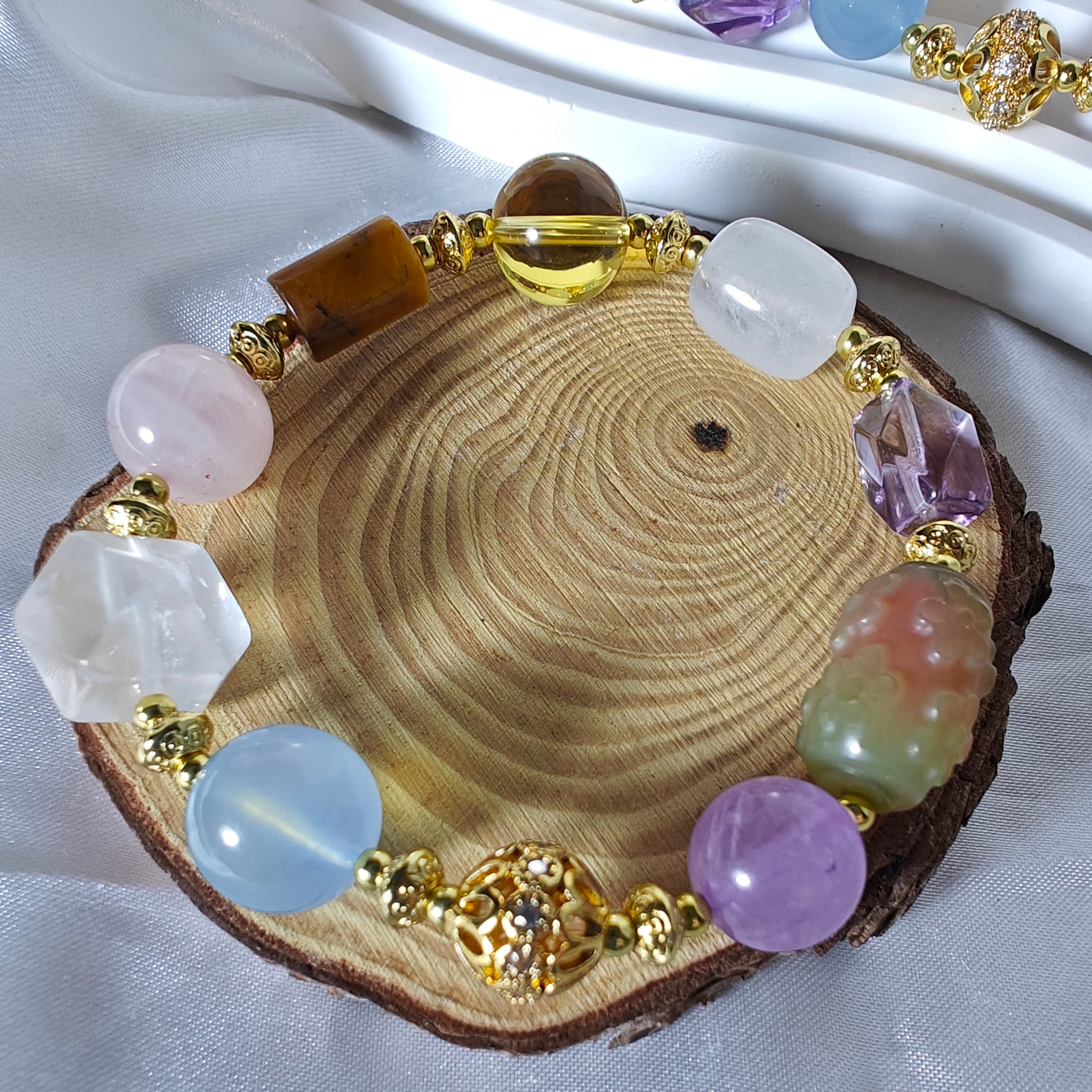 Assorted Crystal Stretchy Bracelet — Mixed Shapes, Unique Cuts (16 cm / 6.3 in)