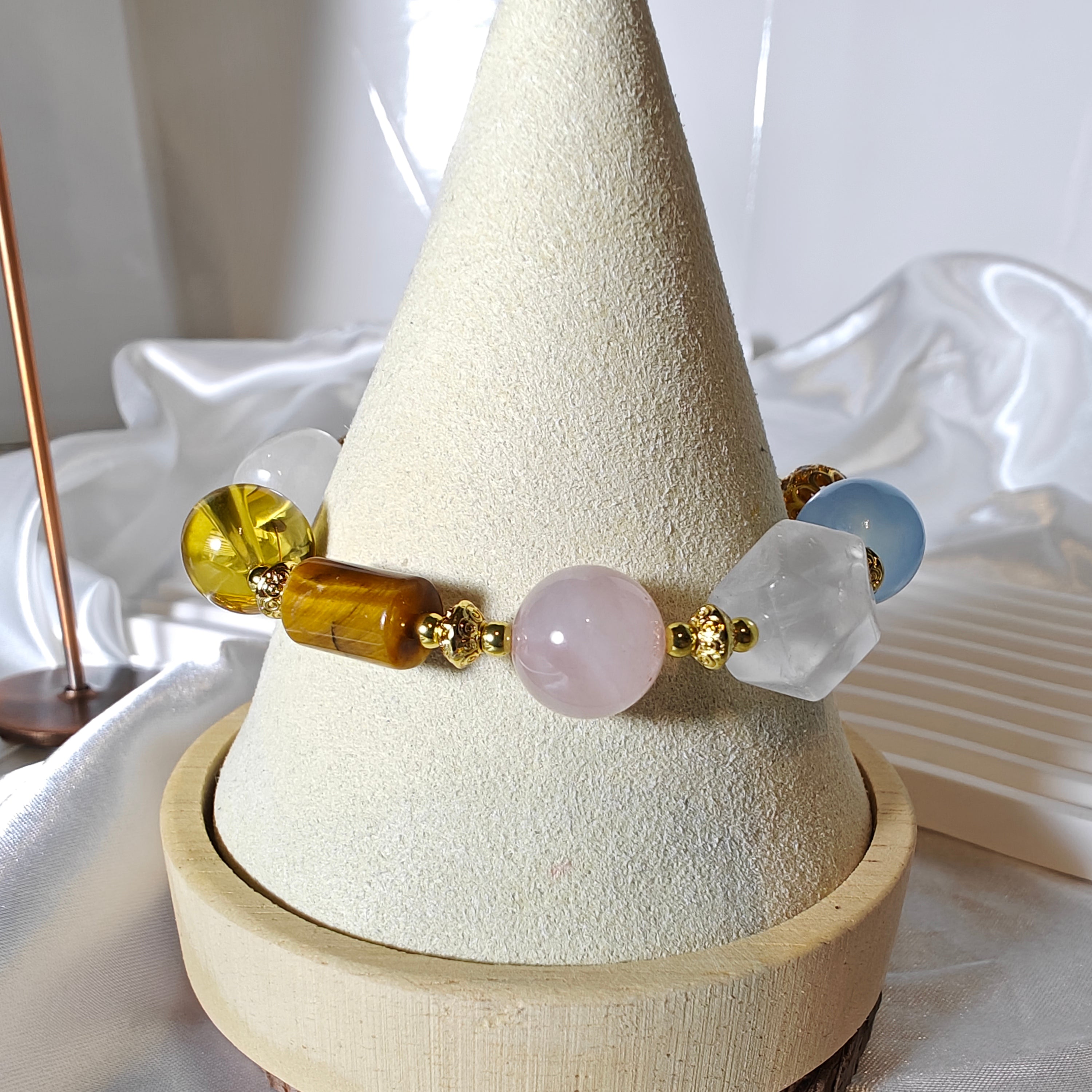 Assorted Crystal Stretchy Bracelet — Mixed Shapes, Unique Cuts (16 cm / 6.3 in)