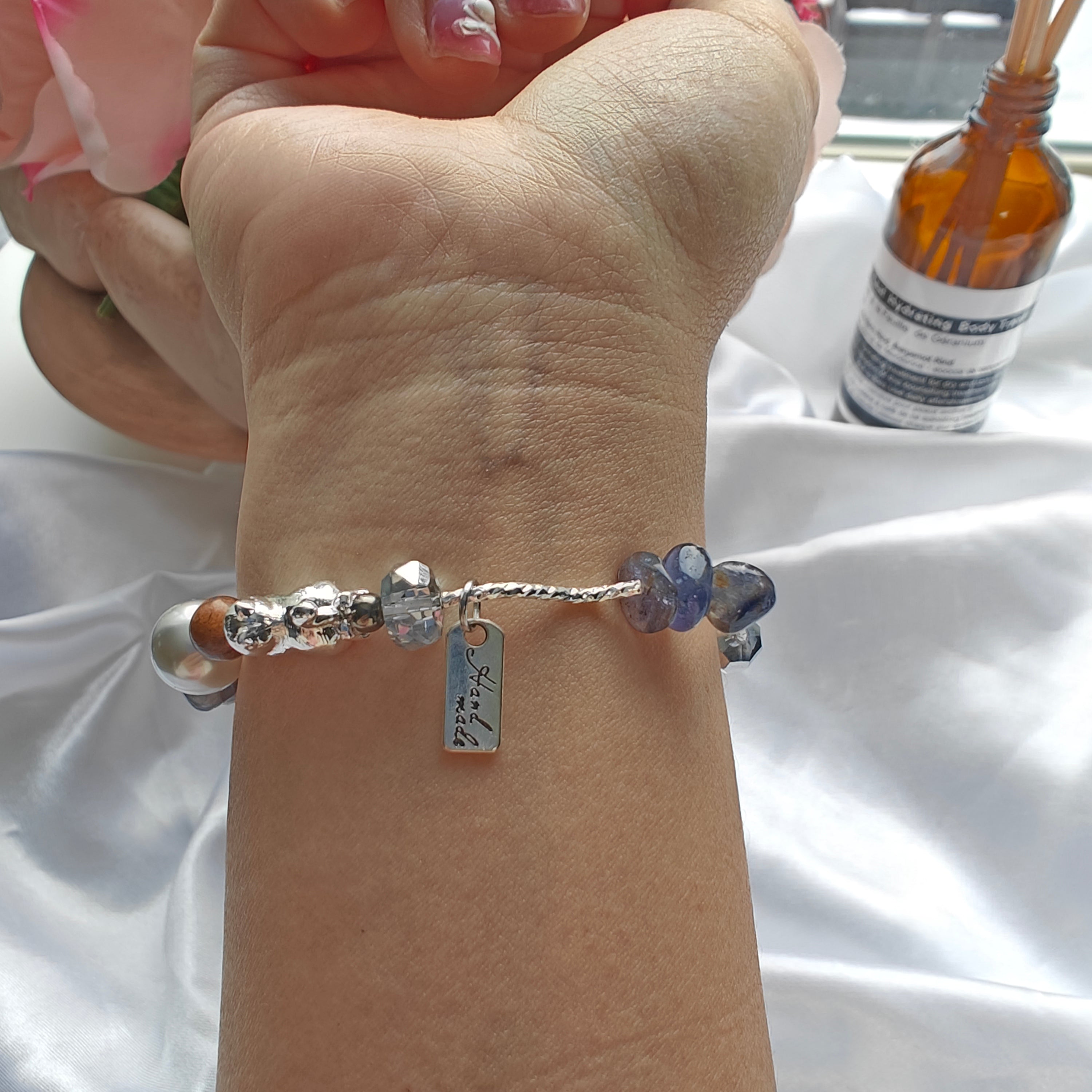 Iolite & Shell Pearl Stretchy Bracelet – Cat Charm