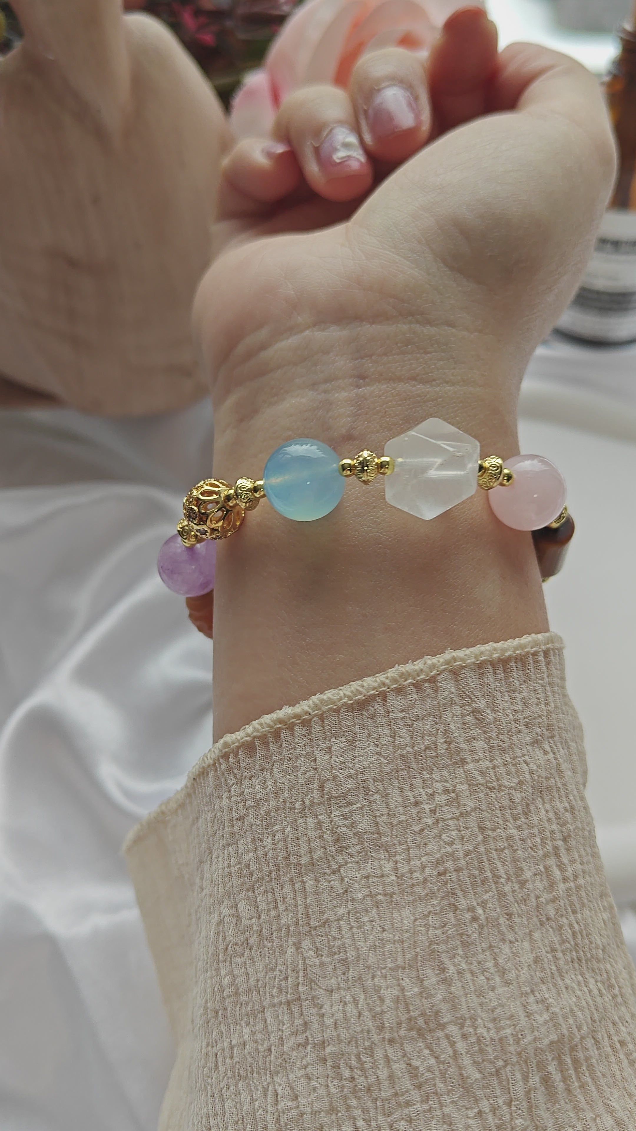 Assorted Crystal Stretchy Bracelet — Mixed Shapes, Unique Cuts (16 cm / 6.3 in)